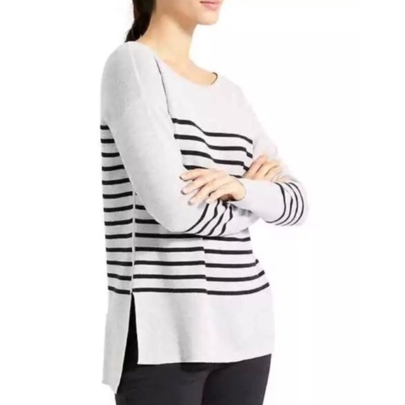 Athleta Sweaters - Athleta Small Grey Stripe Knit Sweater USED